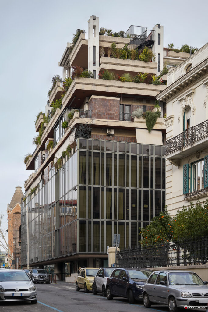 Edificio polifunzionale di Via Campania a Roma. Progetto Studio Passarelli. Fotografie © Archweb.com