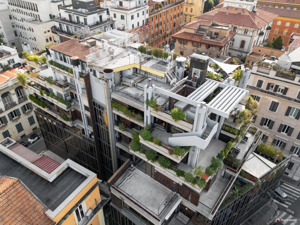 Edificio polifunzionale di Via Campania a Roma. Progetto Studio Passarelli. Fotografie © Archweb.com