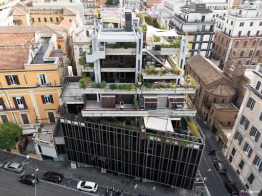 Edificio polifunzionale di Via Campania a Roma. Progetto Studio Passarelli. Fotografie © Archweb.com