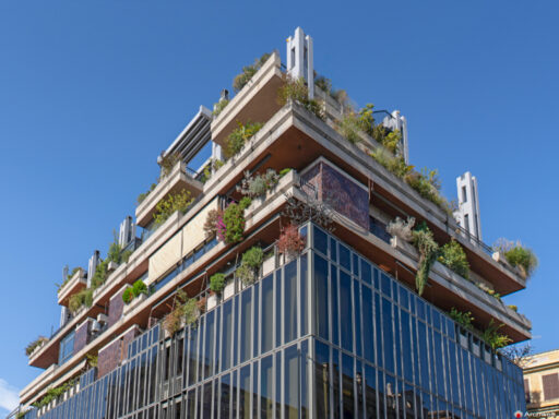 Edificio polifunzionale di Via Campania a Roma. Progetto Studio Passarelli. Foto © Archweb.com