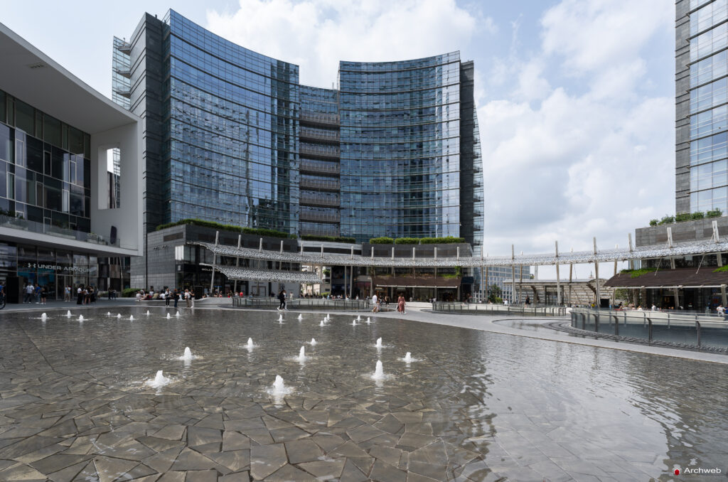 Piazza Gae Aulenti a Milano. Fotografie © M.S. Archweb.com
