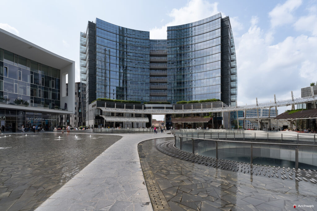 Piazza Gae Aulenti a Milano. Fotografie © M.S. Archweb.com