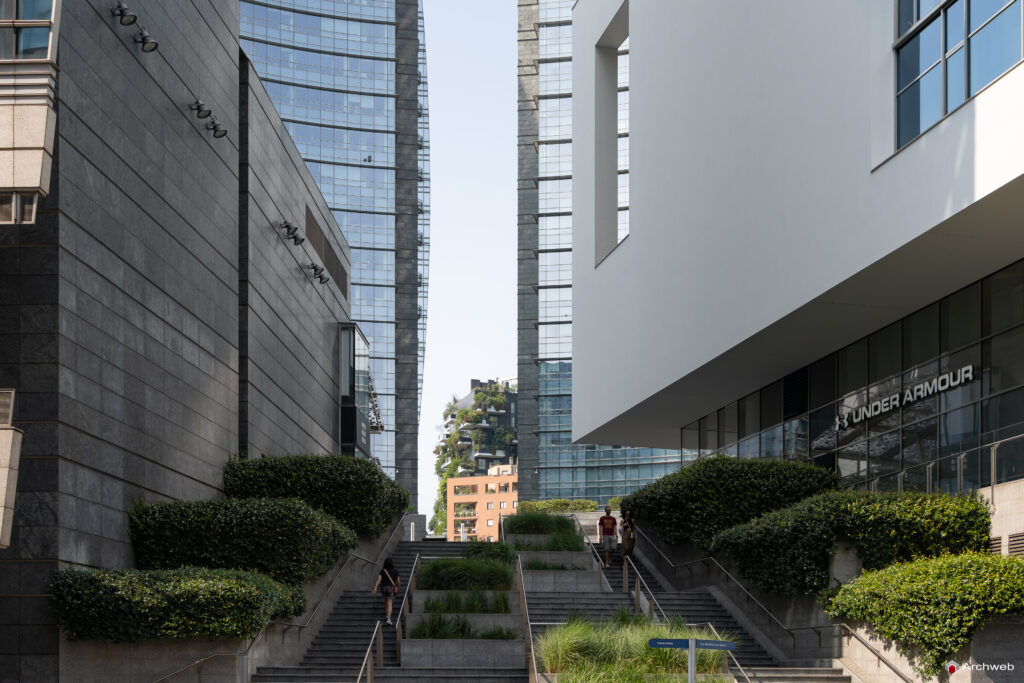 Piazza Gae Aulenti a Milano. Fotografie © M.S. Archweb.com