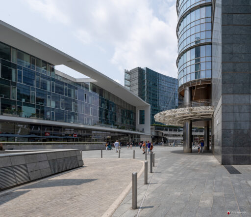 Piazza Gae Aulenti a Milano. Fotografie © M.S. Archweb.com