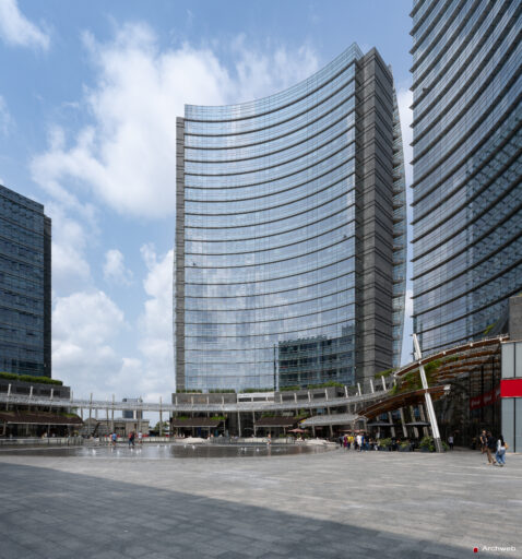 Piazza Gae Aulenti a Milano. Fotografie © M.S. Archweb.com
