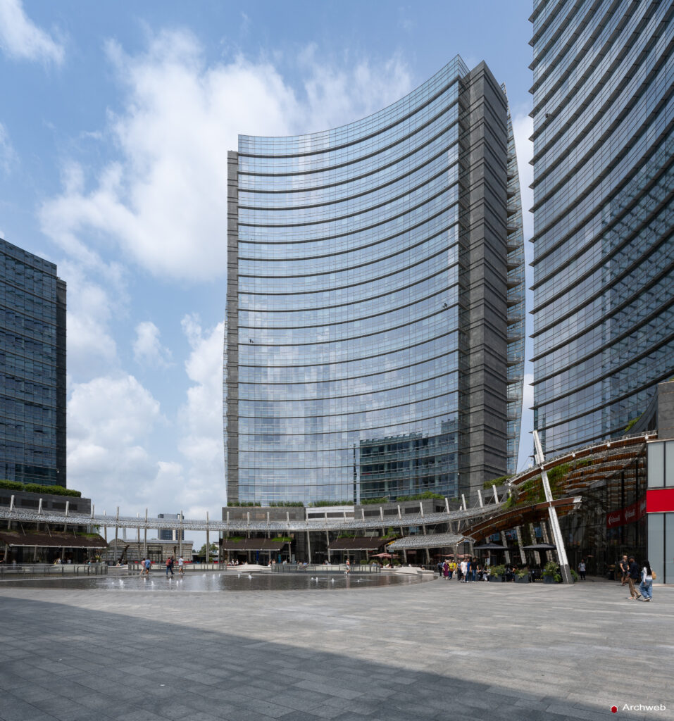 Piazza Gae Aulenti a Milano. Fotografie © M.S. Archweb.com