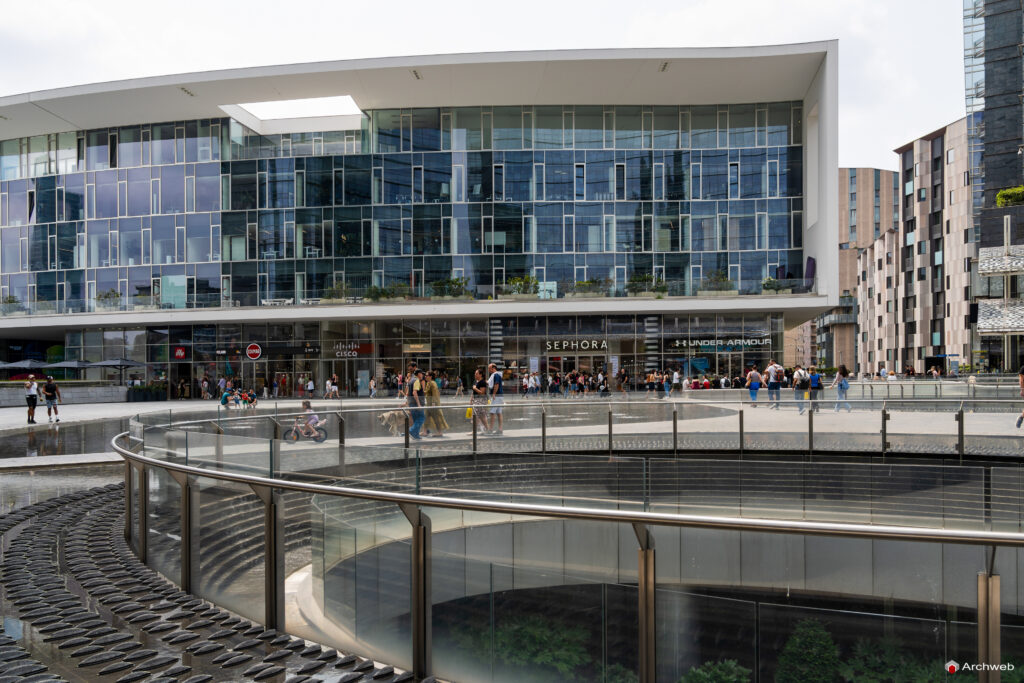 Piazza Gae Aulenti a Milano. Fotografie © M.S. Archweb.com