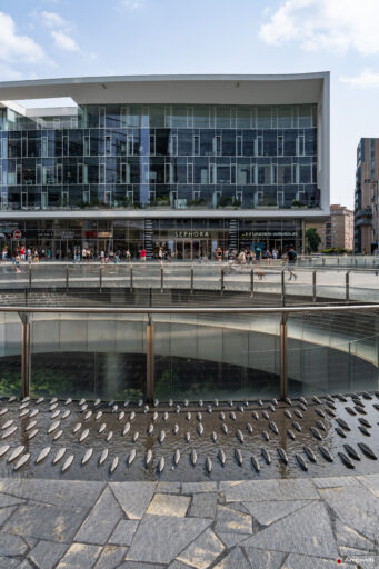 Piazza Gae Aulenti a Milano. Fotografie © M.S. Archweb.com