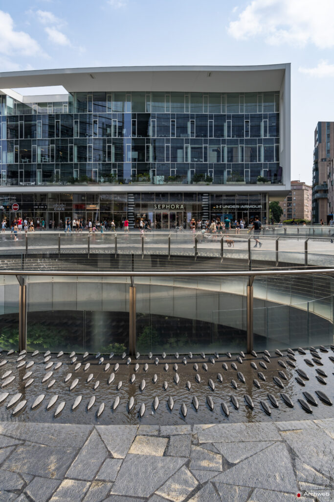 Piazza Gae Aulenti a Milano. Fotografie © M.S. Archweb.com