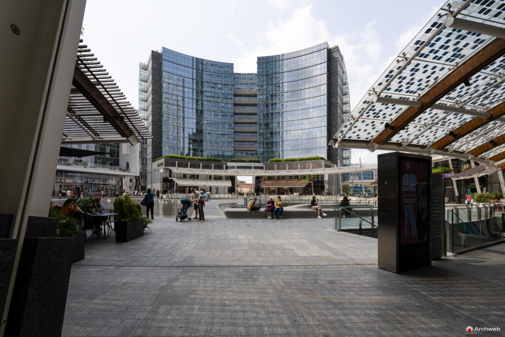 Piazza Gae Aulenti a Milano. Fotografie © M.S. Archweb.com