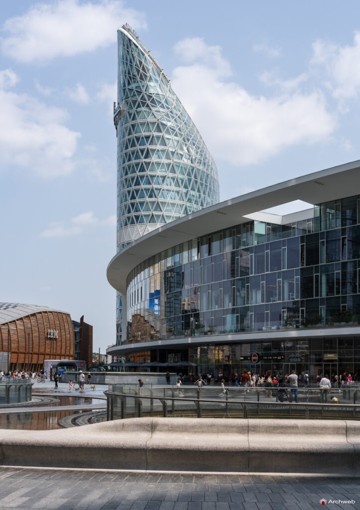 Piazza Gae Aulenti a Milano. Fotografie © M.S. Archweb.com