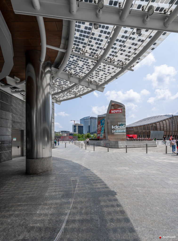 Piazza Gae Aulenti a Milano. Fotografie © M.S. Archweb.com