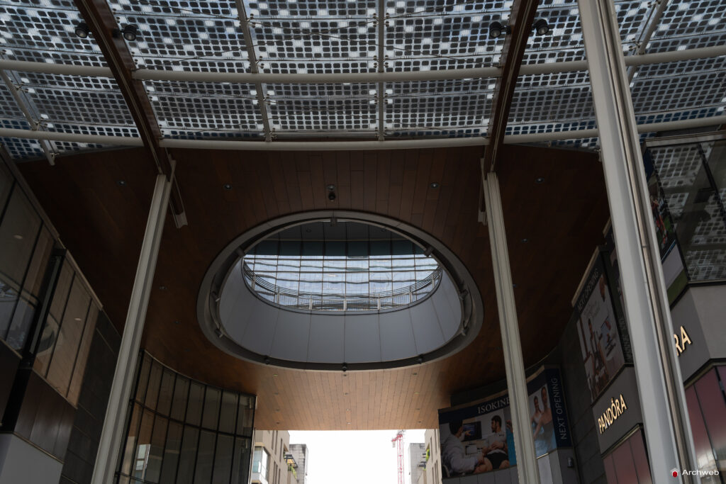 Piazza Gae Aulenti a Milano. Fotografie © M.S. Archweb.com