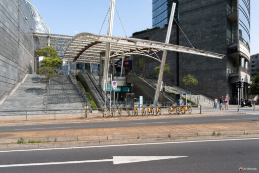 Piazza Gae Aulenti a Milano. Fotografie © M.S. Archweb.com