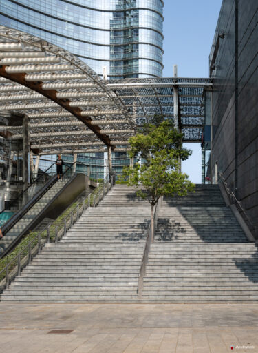 Piazza Gae Aulenti a Milano. Fotografie © M.S. Archweb.com