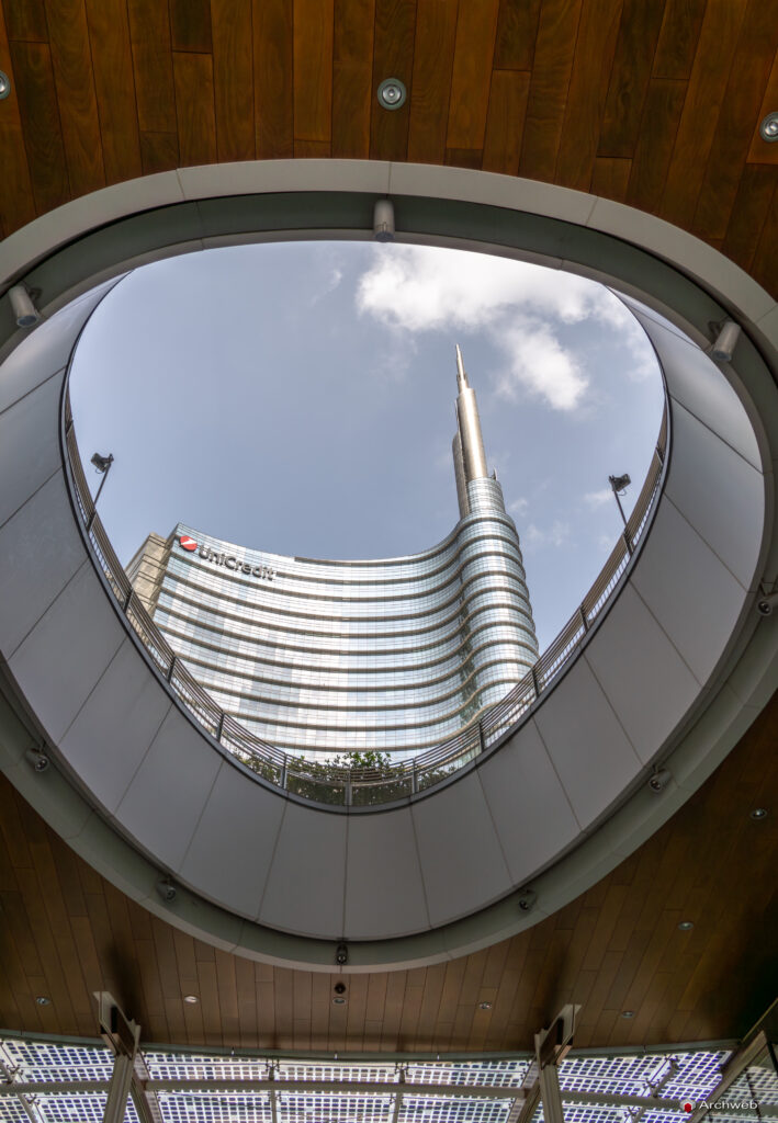Torre UniCredit a Milano. Fotografie 4K Archweb.com