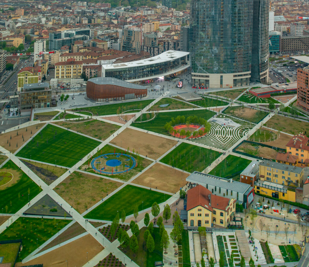 Biblioteca degli alberi a Milano Porta Nuova. Fotografiae © Pierluigi Palazzi