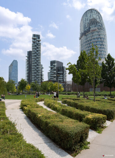 Biblioteca degli alberi a Milano Porta Nuova. Fotografie © Archweb.com