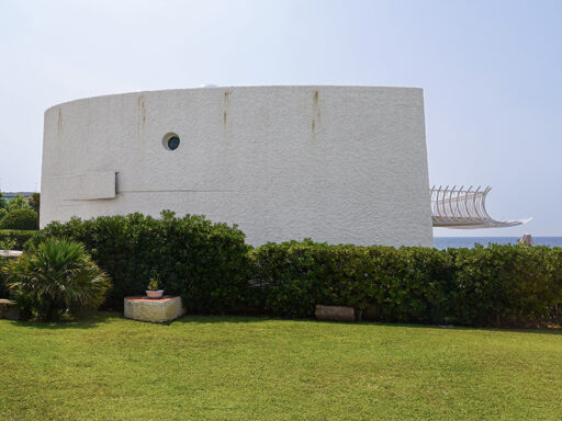 Villa La Kaliffa a Santa Marinella di Luigi Moretti. Fotografie © Archweb.com