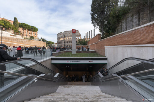 Metro C - Colosseo - Fori Imperiali. Fotografie © Archweb.com