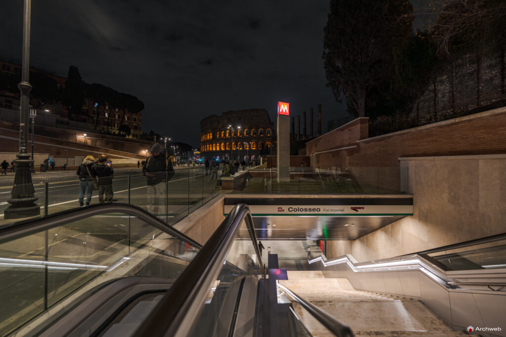 Metro C - Colosseo - Fori Imperiali. Fotografie © Archweb.com