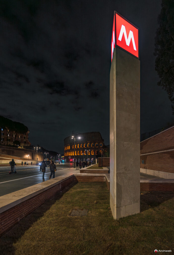 Metro C - Colosseo - Fori Imperiali. Fotografie © Archweb.com