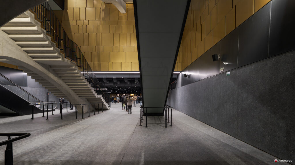 Metro C - Colosseo - Fori Imperiali. Fotografie © Archweb.com