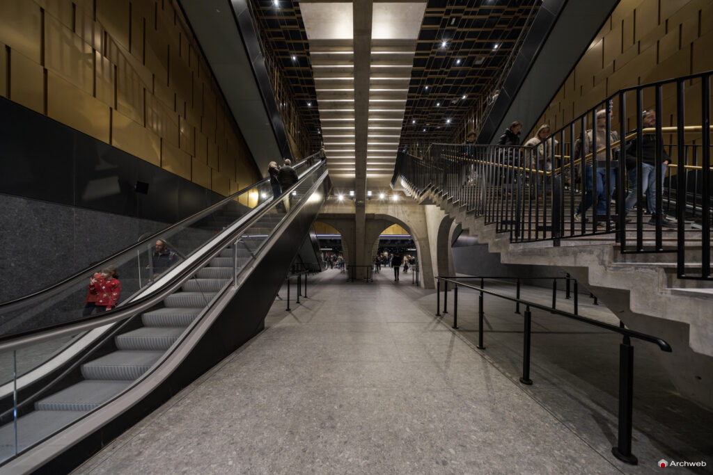 Metro C - Colosseo - Fori Imperiali. Fotografie © Archweb.com