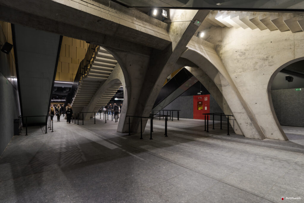 Metro C - Colosseo - Fori Imperiali. Fotografie © Archweb.com