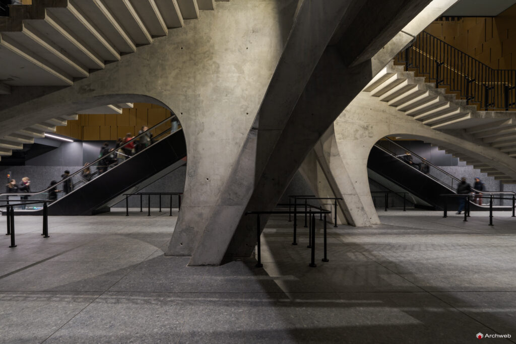 Metro C - Colosseo - Fori Imperiali. Fotografie © Archweb.com