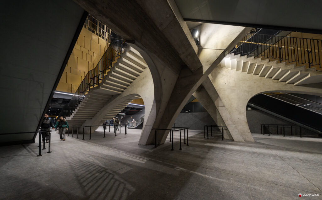 Metro C - Colosseo - Fori Imperiali. Fotografie © Archweb.com