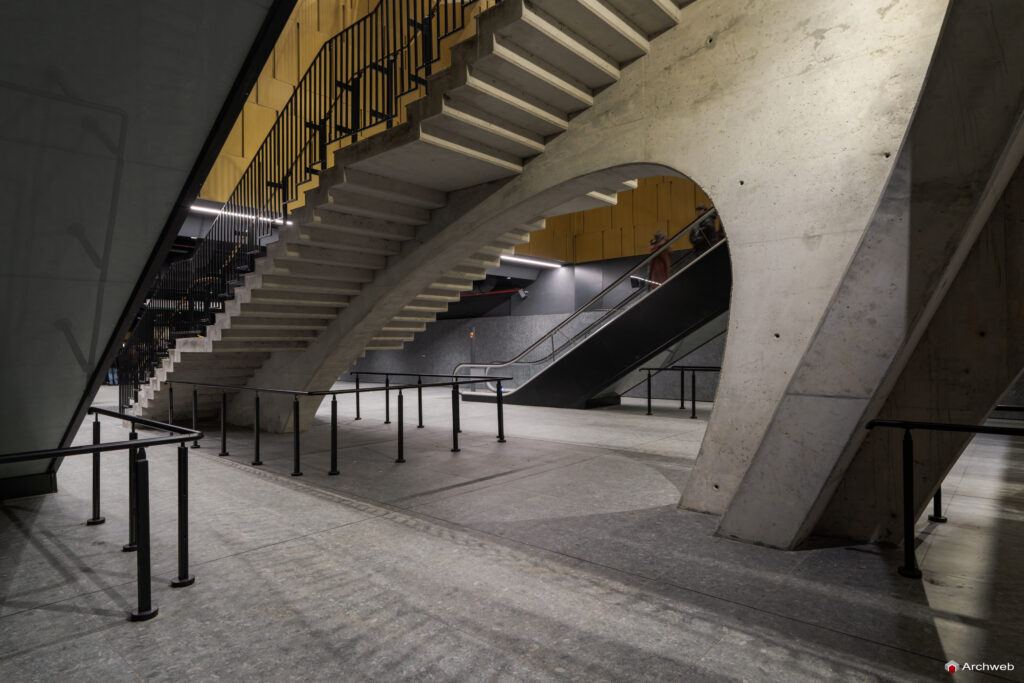 Metro C - Colosseo - Fori Imperiali. Fotografie © Archweb.com
