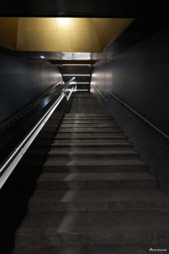 Metro C - Colosseo - Fori Imperiali. Fotografie © Archweb.com