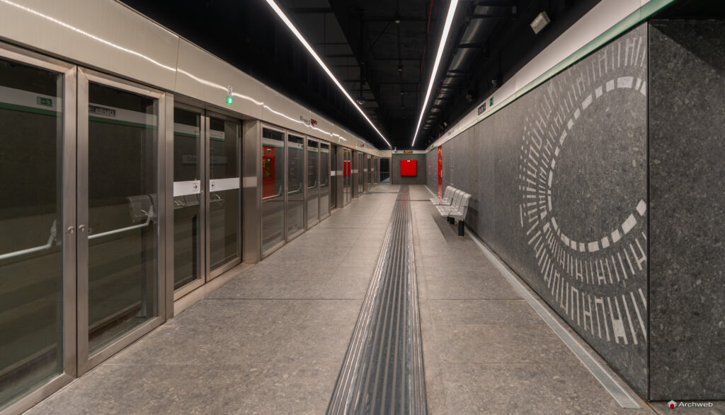 Metro C - Colosseo - Fori Imperiali. Fotografie © Archweb.com
