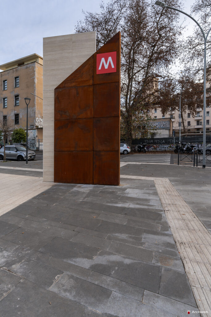 Metro C Porta Metronia. Fotografie © M.S. Archweb.com