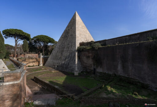 Piramide Cestia a Roma. Piramide in stile egizio costruita come tomba di Caio Cestio