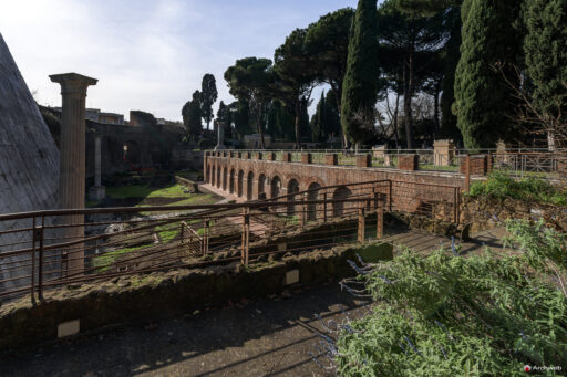 Piramide Cestia a Roma. Piramide in stile egizio costruita come tomba di Caio Cestio
