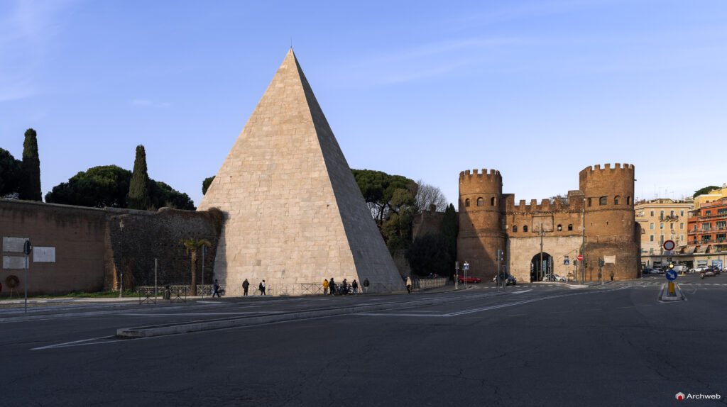Piramide Cestia a Roma. Piramide in stile egizio costruita come tomba di Caio Cestio