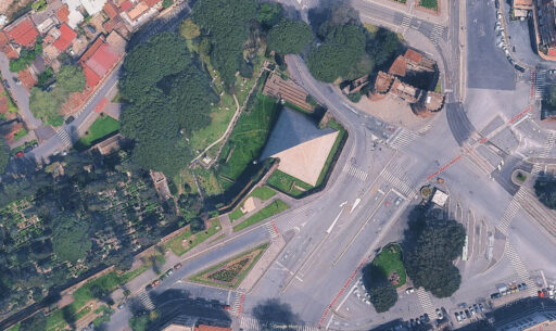Piramide Cestia a Roma. Foto © Google Maps