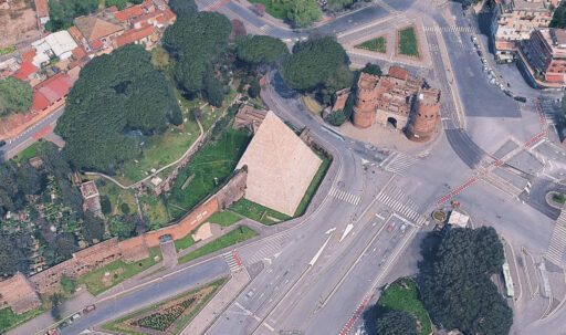 Piramide Cestia a Roma. Foto © Google Maps
