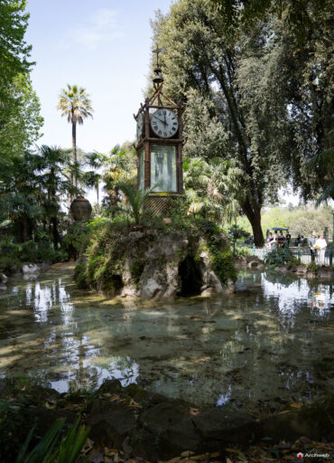 Orologio ad acqua del Pincio a Roma. Fotografie © Archweb.com