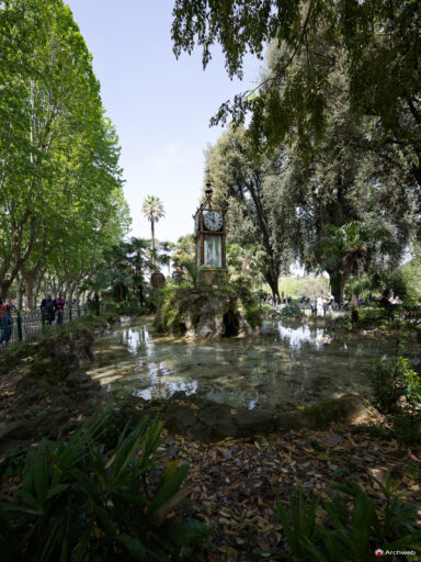 Orologio ad acqua del Pincio a Roma. Fotografie © Archweb.com
