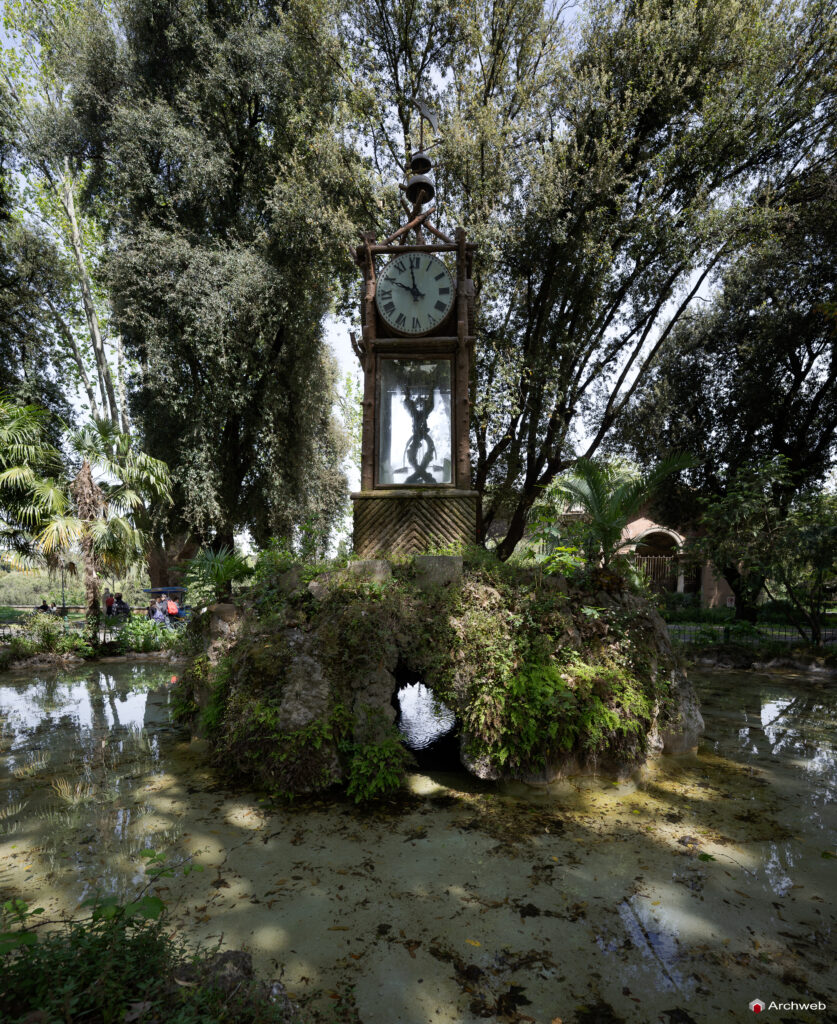 Orologio ad acqua del Pincio a Roma. Fotografie © Archweb.com