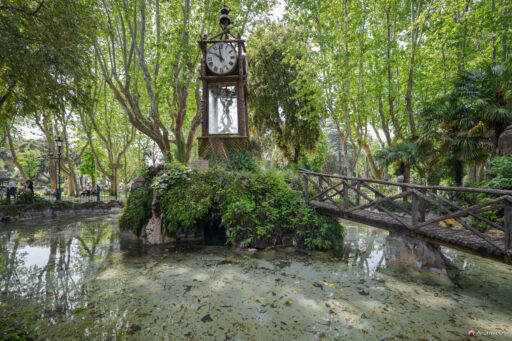 Orologio ad acqua del Pincio a Roma. Fotografie © Archweb.com