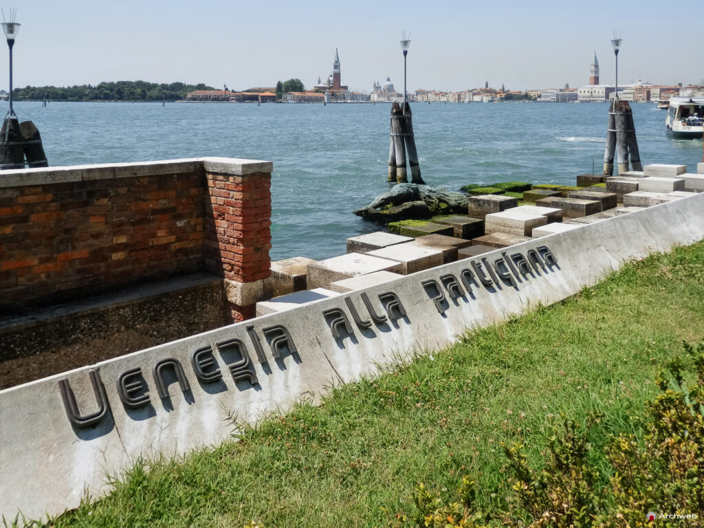 Venezia alla partigiana. Fotografie © M.S. Archweb.com