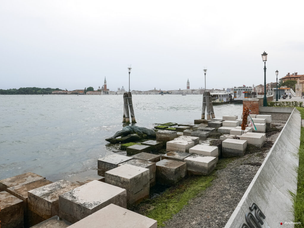 Venezia alla partigiana. Fotografie © M.S. Archweb.com