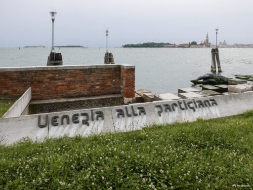 Venezia alla partigiana. Fotografie © M.S. Archweb.com