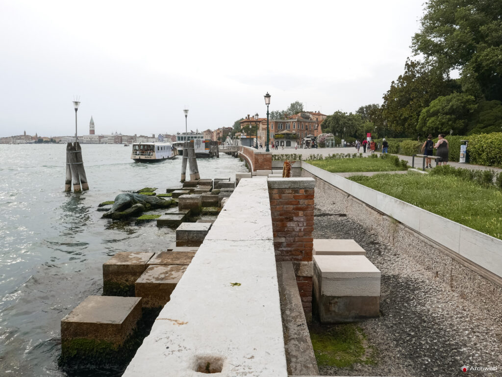 Venezia alla partigiana. Fotografie © M.S. Archweb.com