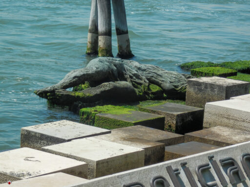 Monumento, Venezia alla partigiana. Fotografie © M.S. Archweb.com