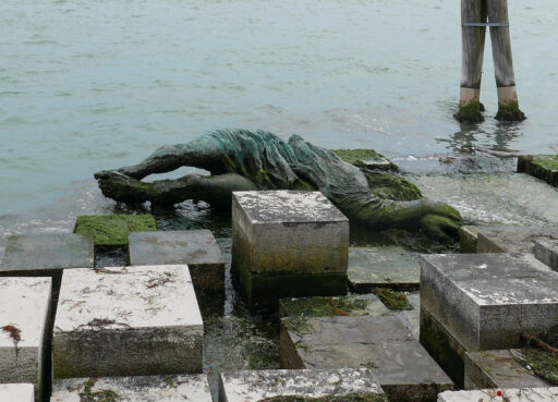 Monumento, Venezia alla partigiana. Fotografie © M.S. Archweb.com